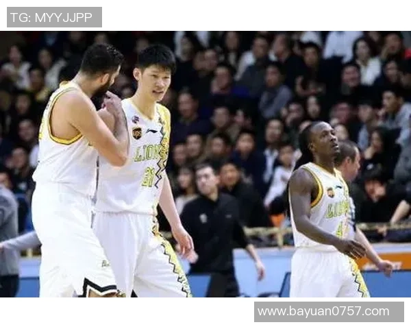 广州篮球队以86分领跑精英赛积分榜展现强劲实力